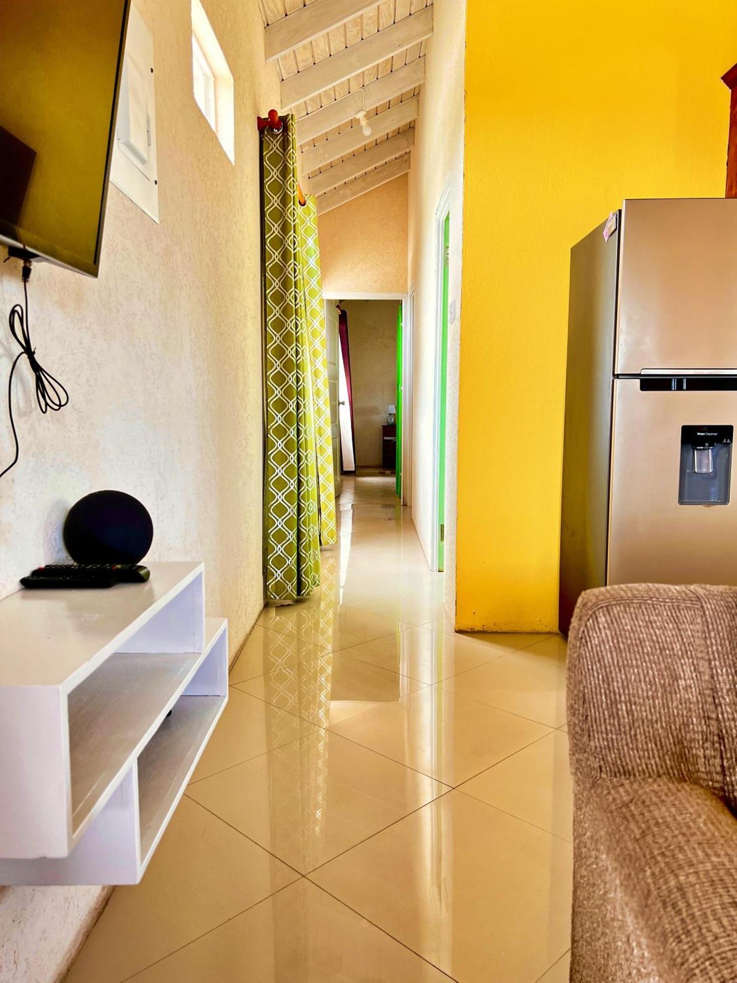 Cozy Modern Upstairs 2 Bed A/C Apt Near 2 Everything Сент-Філіп Екстер'єр фото