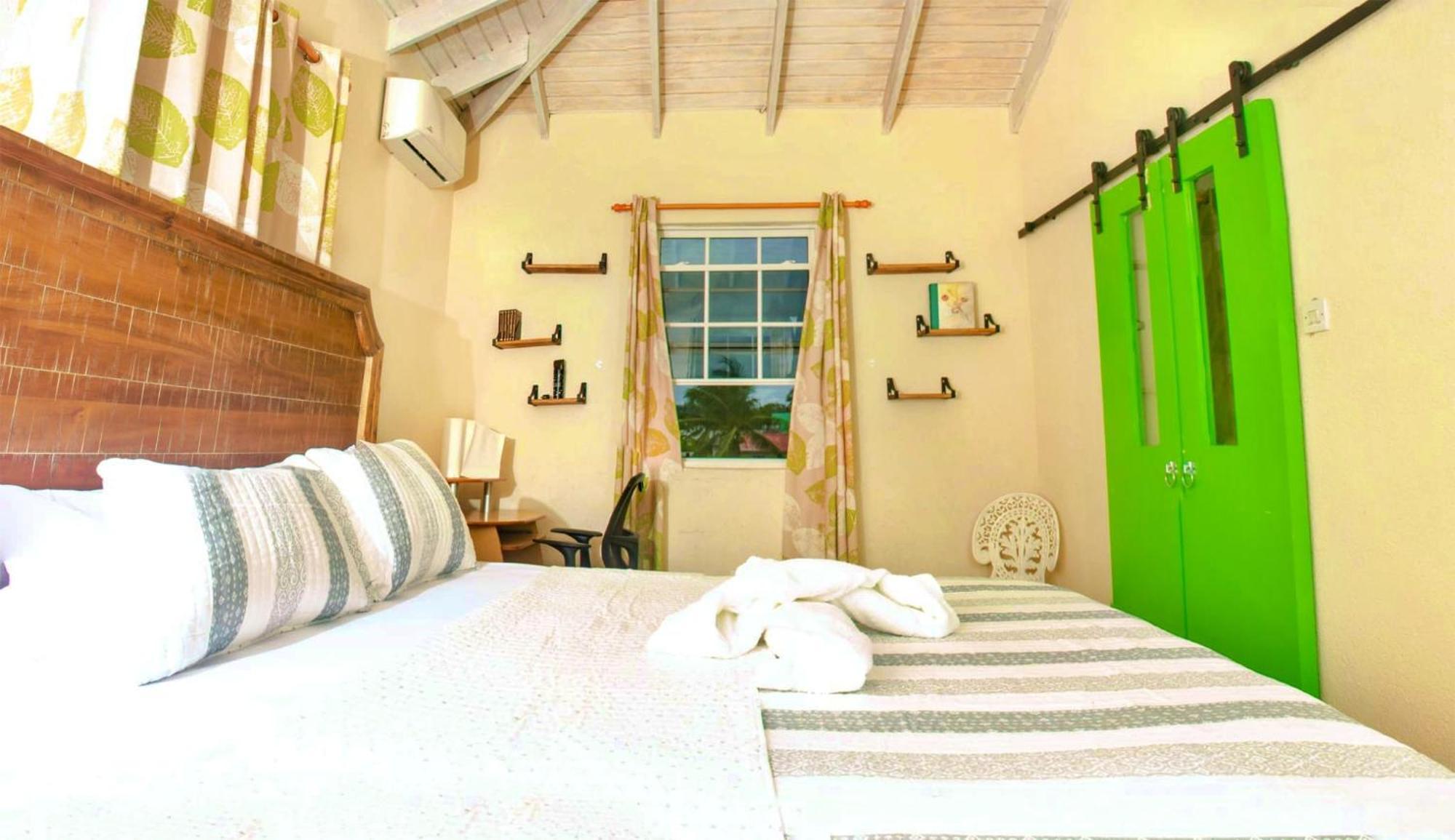 Cozy Modern Upstairs 2 Bed A/C Apt Near 2 Everything Сент-Філіп Екстер'єр фото
