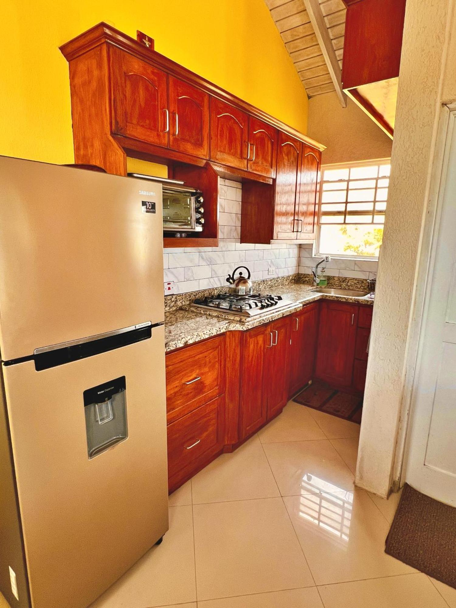 Cozy Modern Upstairs 2 Bed A/C Apt Near 2 Everything Сент-Філіп Екстер'єр фото